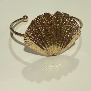 PAULA DEEN JEWELRY(TM)
HAMMERED GOLD TONE SEASHELL
CUFF BRACELET